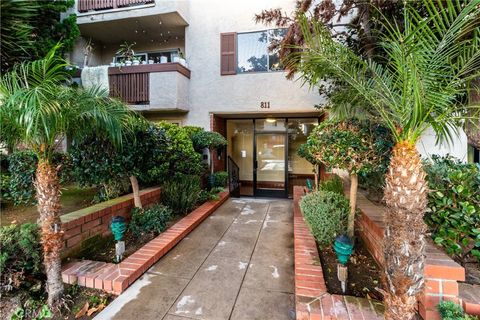 Photo of 811 6th St #103, Santa Monica, CA 90403 (MLS # SB26066049)