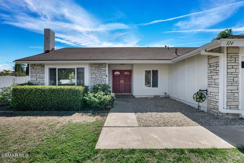 Photo of 324 Venus Street, Thousand Oaks, CA 91360 (MLS # 226004664)