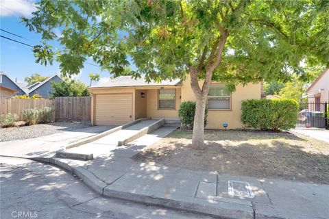 Photo of 440 E Cambridge Ave, Fresno, CA 93704 (MLS # MD25232150)