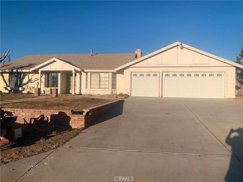 Photo of 11345 Hollyvale Avenue, Victorville, CA 92392 (MLS # SW26150058)