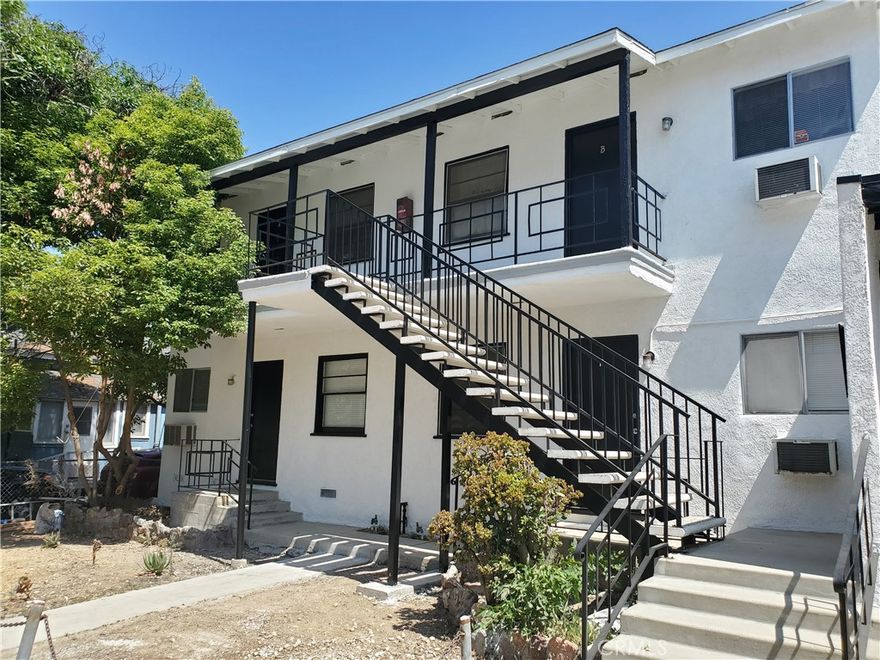 Beautifully remodeled 4 units in Uptown Whittier. Each unit consists of 1 bed 1 bath and each separately metered for gas and electricity. The property has been stabilized with great paying tenants with upside room for rental increases. The building has an attached carport parking for each unit. This is truly a turnkey passive income property. In close proximity to Uptown Whittier's restaurants and eateries.