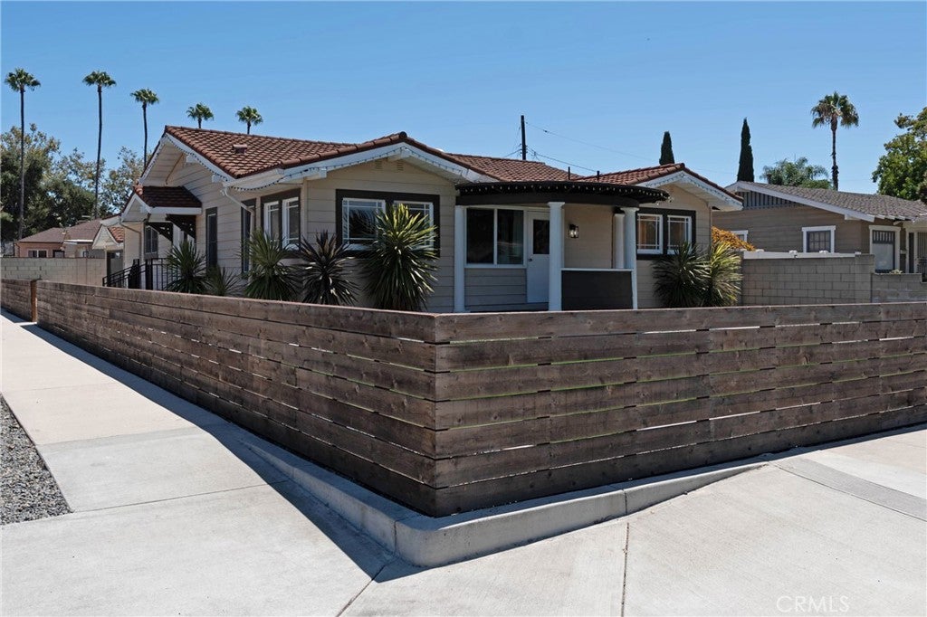 1104 W Palm Avenue