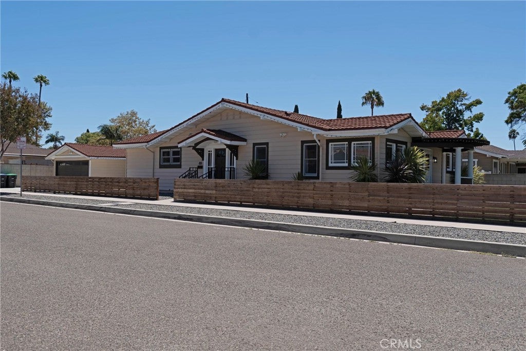 1104 W Palm Avenue