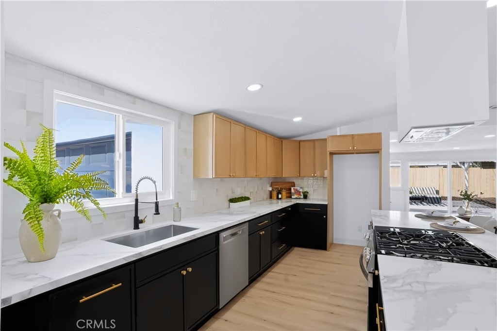 2225 Maple