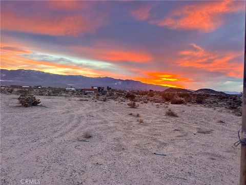 Photo of 40 Rodeo, Lucerne Valley, CA 92356 (MLS # HD25267761)