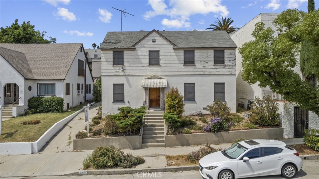 This home nestled in the heart of the Los Feliz area offers 1620 square feet of inviting living space. With three generously sized bedrooms and one and a half bathrooms it strikes a perfect balance between comfort and practicality. Each room feels spacious allowing for plenty of flexibility when it comes to how the space is used whether you are setting up a home office a cozy reading nook or a guest room.
The kitchen is fully equipped offering ample counter space and storage ideal for both everyday cooking and larger meal prep when hosting friends or family. It is the kind of kitchen where you can easily imagine yourself whipping up a meal while still being connected to the rest of the home thanks to its open layout that flows effortlessly into the living area.
The living room itself is a cozy retreat perfect for winding down after a long day or spending time with loved ones. It has a warm welcoming atmosphere thanks to the natural light that fills the space and the ceiling fans that add a touch of comfort especially during warmer days. The homes overall vibe is relaxed and inviting making it feel like a sanctuary in the middle of the city.
Outside the detached garage provides additional storage or could easily be transformed into a studio gym or creative space depending on your needs. The backyard offers a slice of green space in the city a rarity in LA. Whether you want to garden host BBQs or just lounge under the California sun it is a perfect little outdoor escape.
Being in Los Feliz you are right in the heart of one of LAs most desirable neighborhoods. The area is known for its mix of old school charm and trendy spots plus you are just minutes from Griffith Park the Greek Theatre and all the vibrant shops restaurants and cafes that make Los Feliz such a sought after area. This home truly blends the best of convenience comfort and character making it the perfect place to settle in and call your own.