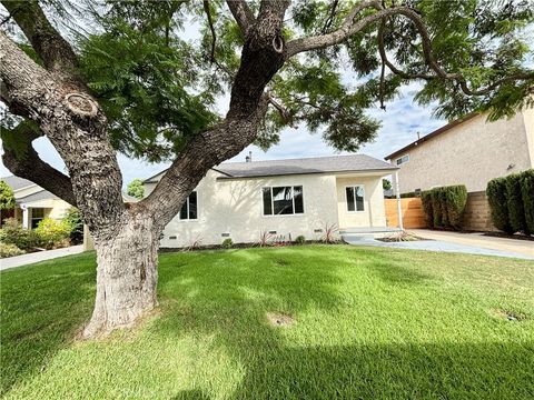Photo of 4740 Pepperwood Ave, Long Beach, CA 90808 (MLS # PW25226842)