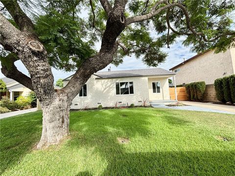 Photo of 4740 Pepperwood Ave, Long Beach, CA 90808 (MLS # PW25226842) Photo of 4740 Pepperwood Ave, Long Beach, CA 90808 (MLS # PW25226842)