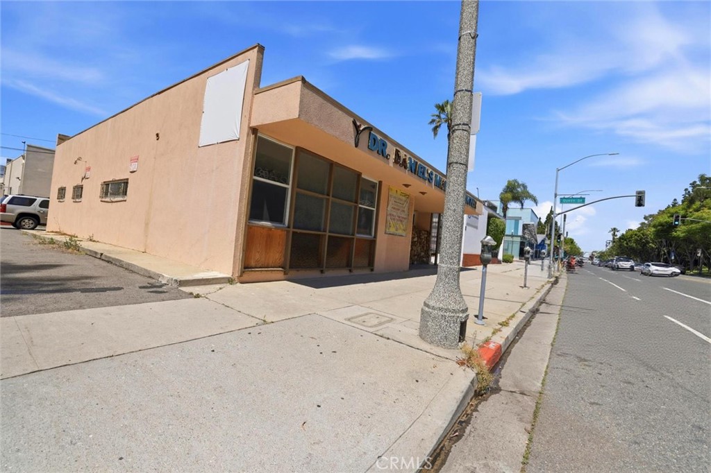 101-109 S Locust Street