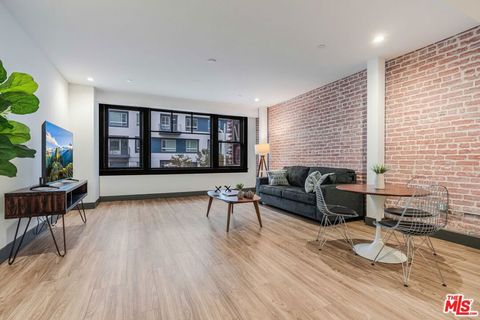 Photo of 932 S Hill Street #406, Los Angeles, CA 90015 (MLS # 25602559)