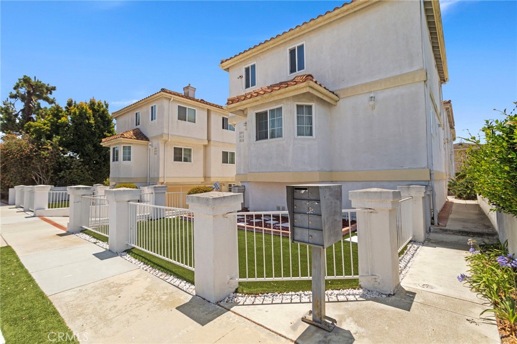 3918 W 118th Place 8