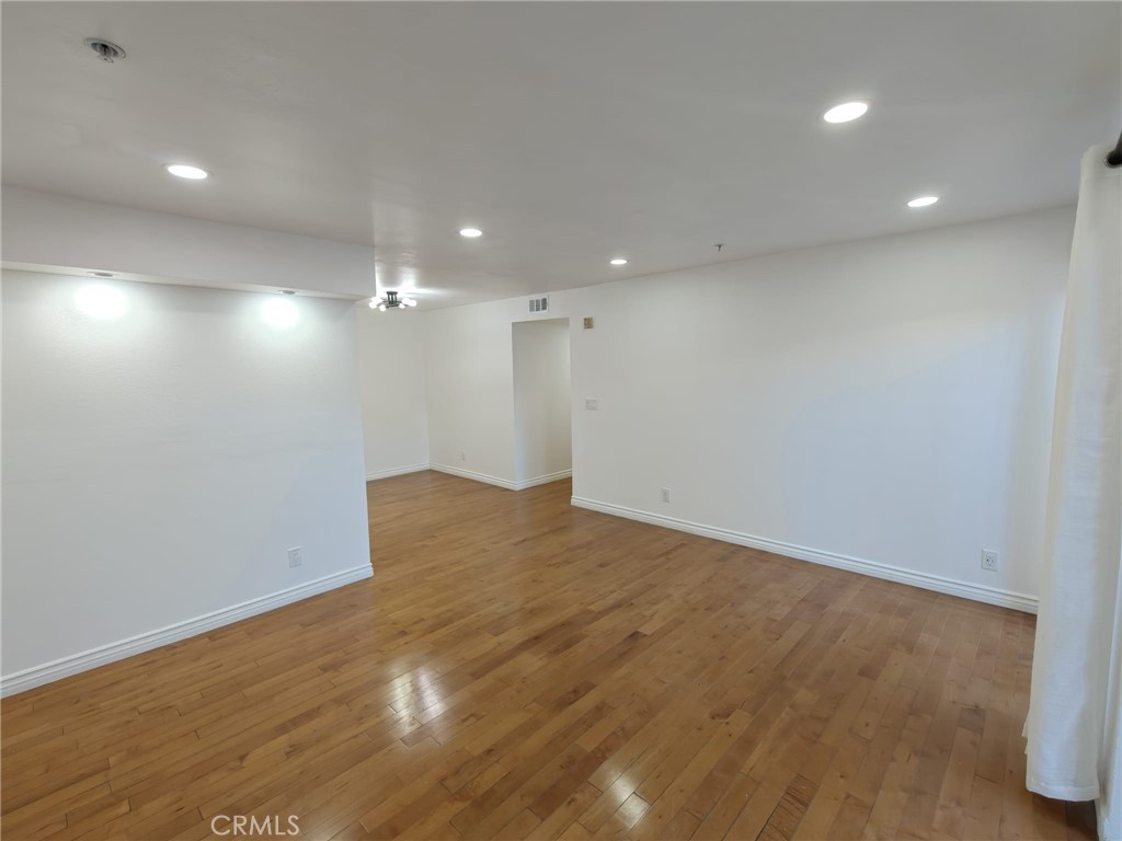 108 W Maple Street 7