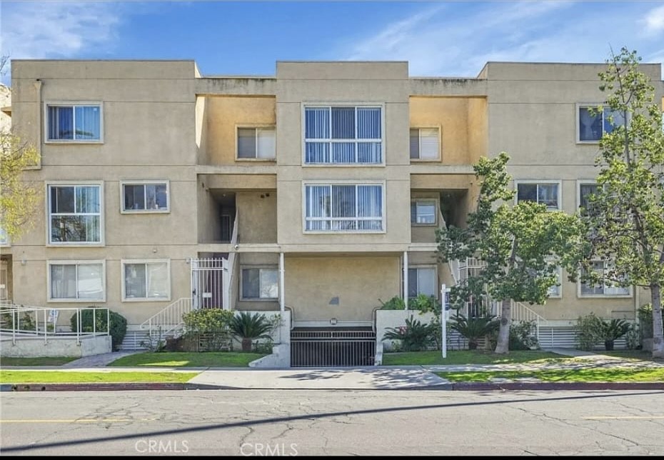 108 W Maple Street 7