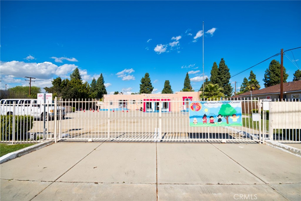 1555 W Commonwealth Avenue