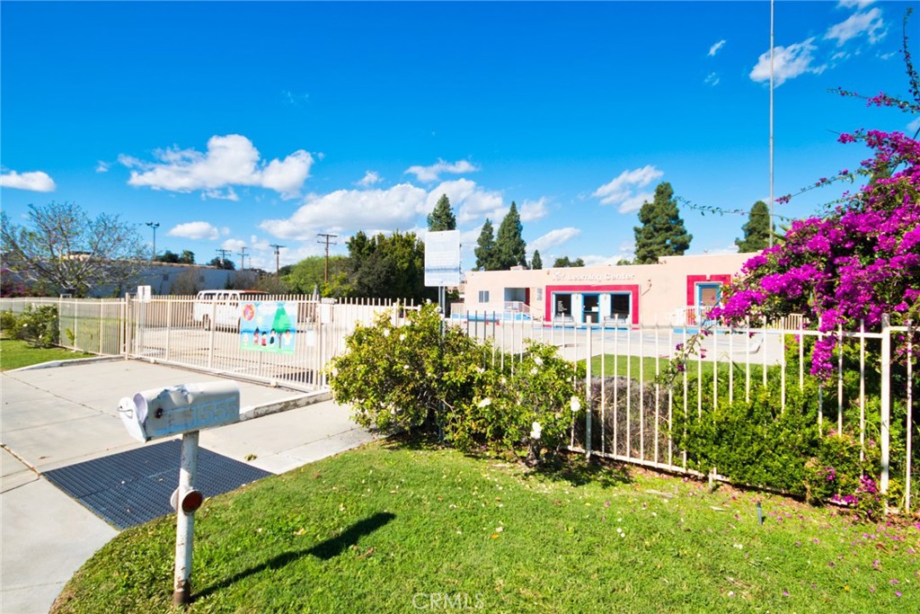 1555 W Commonwealth Avenue