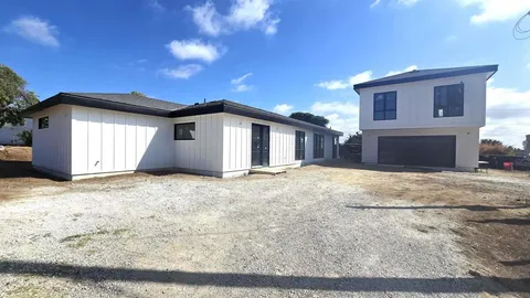 227 Hill Dr, Vista, CA 92083 - MLS#: 250040762SD