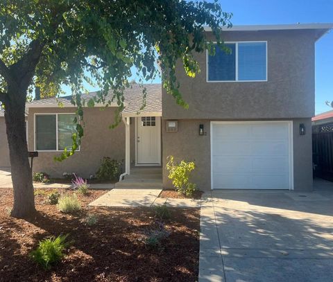 Photo of 12 Greenwood Lane, Redwood City, CA 94063 (MLS # ML82025771)