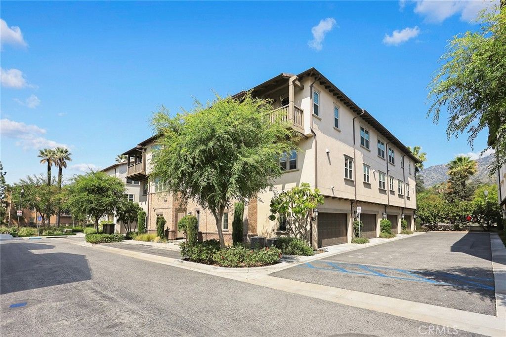 Photo of 843 Orchid Way #D, Azusa, CA 91702 (MLS # WS26065986)