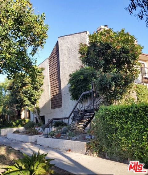 Photo of 4128 W Hood Avenue #B, Burbank, CA 91505 (MLS # 25626963)