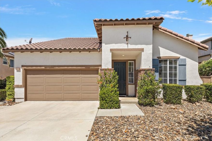 Win! Win! Win!... Seller will consider buyer closing cost assistance or rate buydown with acceptable offer... This spacious home is turnkey and move-in ready! Pool size lot. Feel the openness of the large Living Room/Dining Room with Vaulted Ceilings which provide plenty of space for large family gatherings. An open floor plan that extends to a large family room. The spacious Family Room connects to a breakfast nook and the kitchen, which is large enough for the whole family to gather and watch movies or sports by the fireplace. The kitchen is large and features tile flooring and lots of storage space. I addition to 4 bedrooms, the upstairs offer a Loft which can be used as an office or game room. The master bedroom is located on the FIRST FLOOR. As you can see, this house is immaculate and perfect for family gatherings and entertaining. The front yard is established with low maintenance plants, shrubs and trees, while the backyard features a stamped concrete patio, a retractable patio awning and the same low water/ low maintenance landscaping as the front yard. This house is perfect for a young family and is within walking distance of Ronal Reagan Elementary School.