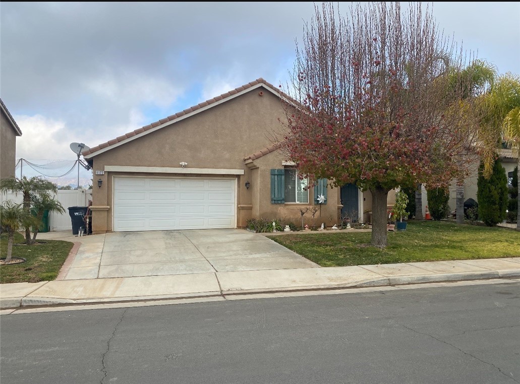 Welcome to this spacious 3-bedroom, 3-bathroom single-story home located in a highly desirable Beaumont neighborhood. This move-in ready property features thoughtful upgrades throughout and is FHA-ready, making it ideal for first-time buyers and families alike.
Enjoy the benefits of no HOA and a low tax rate, all while living in a quiet, well-maintained community. With an open floor plan, modern finishes, and a functional layout, this home offers comfort, convenience, and lasting value.
Don’t miss this opportunity to own a beautifully upgraded home in one of Beaumont’s most sought-after areas