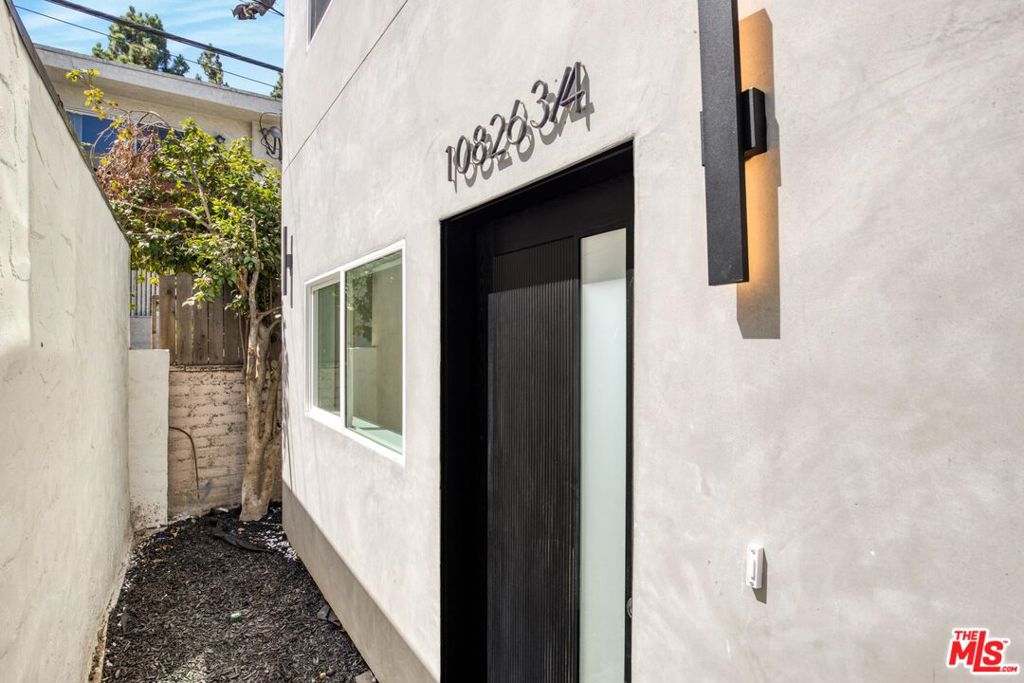 Welcome to 10826 Hesby Street, a Brand New Construction modern and luxurious townhome, located in the heart of North Hollywood, just minutes from Toluca Lake and Studio City and within walking distance to the vibrant NoHo Arts District. This 2-bedroom offers privacy, elegance, a sophisticated nice kitchen, peninsula island with beautiful quartz countertops, custom cabinets, central AC/Heat, recessed lights with tons of natural light, thoughtfully designed with open floor plans, in-unit WASHER AND DRYER, parking spaces, PET FRIENDLY, premium stainless steel appliances, and large windows that flood the interiors with natural light. . Surrounded by trendy coffees shops, gym, shops, restaurants, and entertainment-close to Universal Studios, and trendy spots like Erewhon, Equinox, and much more, 10828 Hesby Street is a highly walkable, safe neighborhood, with peaceful, quite residential street vibes, surrounded by brand new construction apartments. Base rent is $4,000, one month free incentive reduces the price to the advertised lease price.