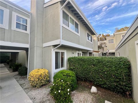 Photo of 22123 Burbank Blvd #2, Woodland Hills, CA 91367 (MLS # SR25261059)