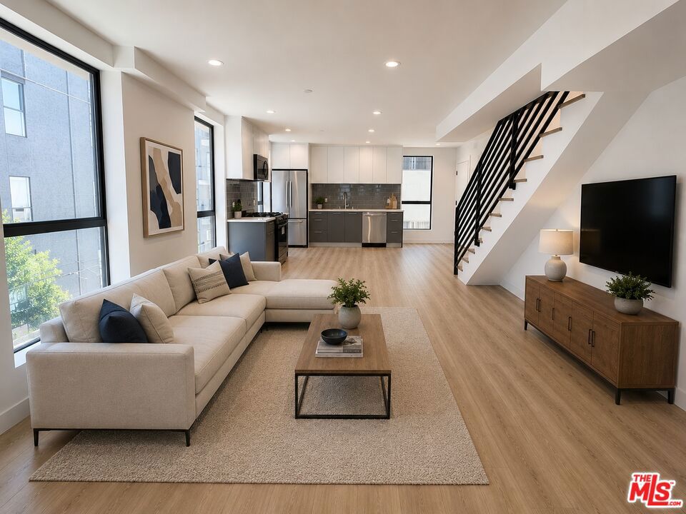 1434 N Poinsettia Place 307, Los Angeles CA 90046
