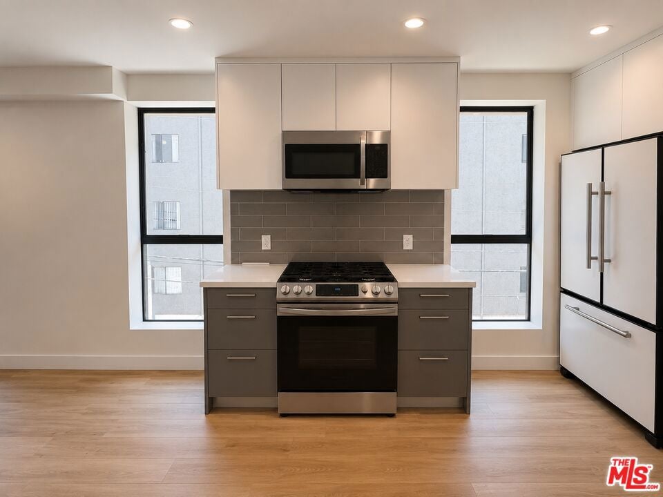 1434 N Poinsettia Place 307