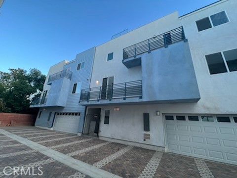 Newly Built 4-Bedroom, 5-Bath Townhome in Van Nuys
Coming soon and available October 7, 2025, this stunning newly built townhome offers 2,348 sq. ft. of modern living with four spacious master suites and five bathrooms. Designed with high ceilings and recessed lighting, the home features laminate flooring throughout, quartz countertops, and stainless steel appliances.
Enjoy a large private balcony, central air, in-unit laundry hookups, and an attached garage for secure parking. Cats and small dogs are welcome, and a one-year lease is required. This is a rare opportunity to live in a brand-new, thoughtfully designed home in the heart of Van Nuys.