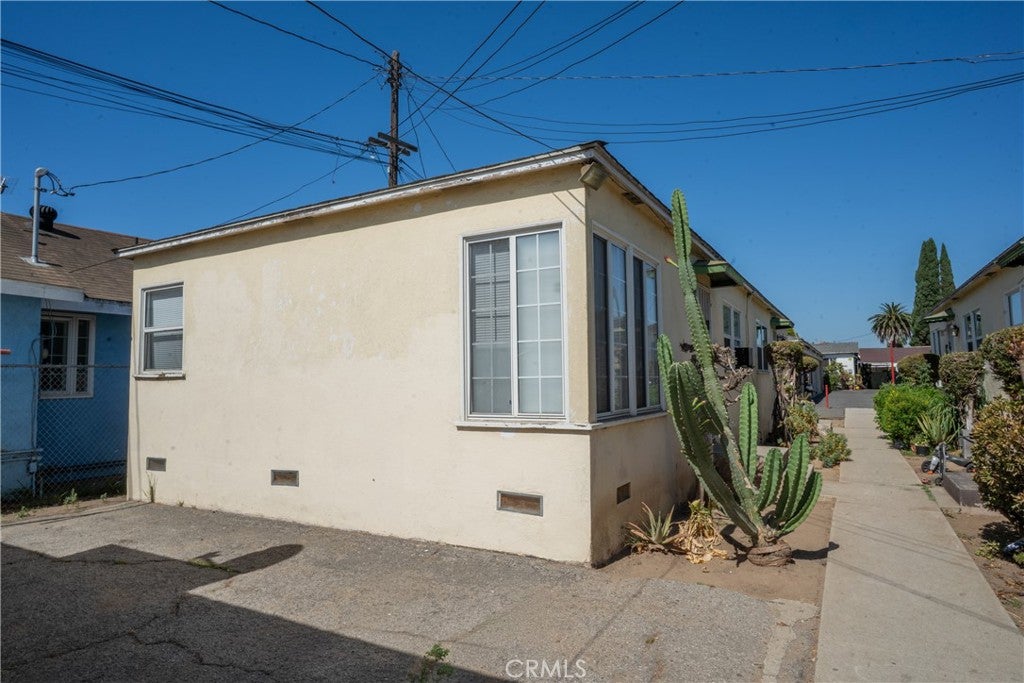 10901 S Freeman