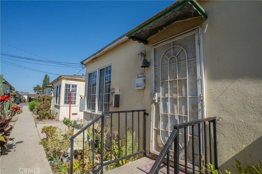 10901 S Freeman