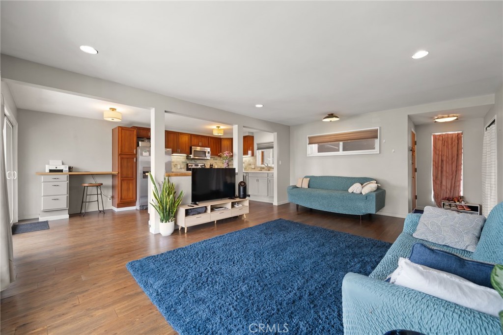 3819 East Livingston Drive 9