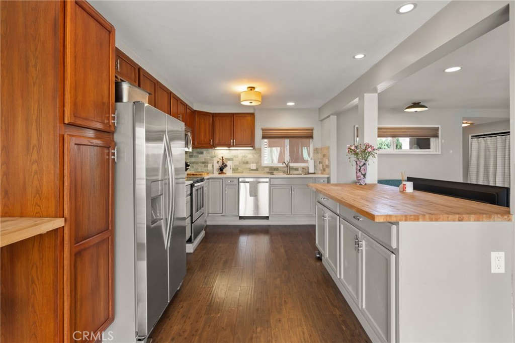 3819 East Livingston Drive 9