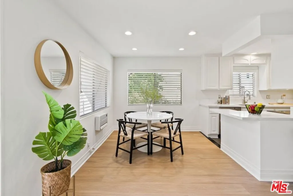 Los Angeles, California 90025, United States, 2 Bedrooms Bedrooms, ,2 BathroomsBathrooms,Residential,Active,198725