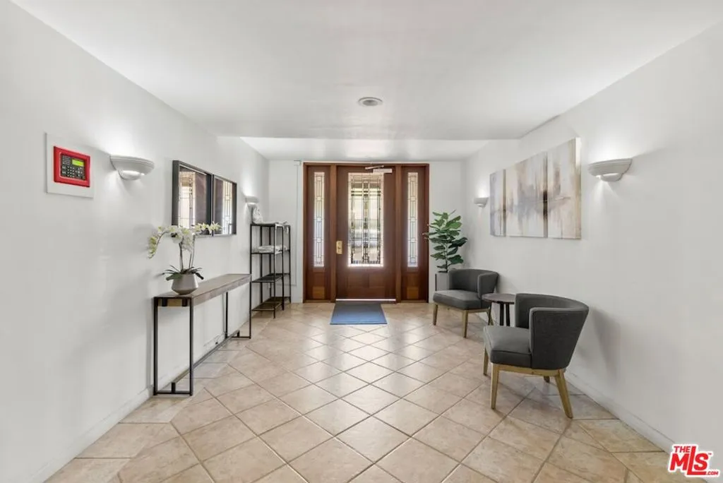 Los Angeles, California 90025, United States, 2 Bedrooms Bedrooms, ,2 BathroomsBathrooms,Residential,Active,198725