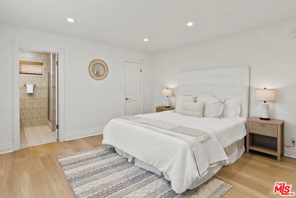 Los Angeles, California 90025, United States, 2 Bedrooms Bedrooms, ,2 BathroomsBathrooms,Residential,Active,198725