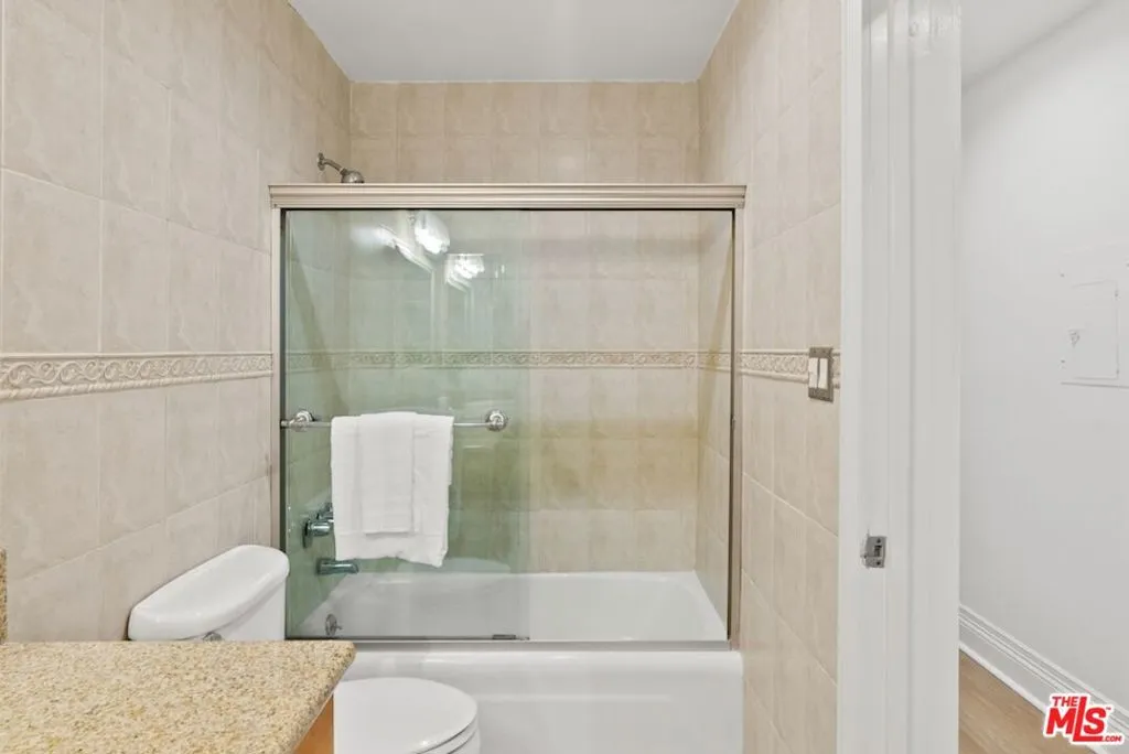 Los Angeles, California 90025, United States, 2 Bedrooms Bedrooms, ,2 BathroomsBathrooms,Residential,Active,198725