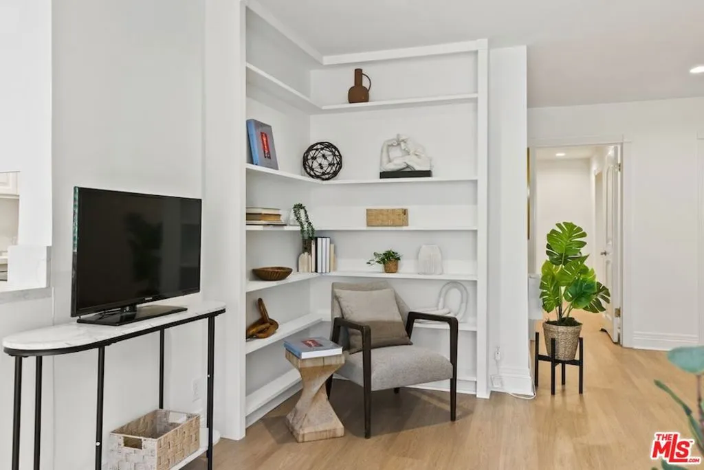 Los Angeles, California 90025, United States, 2 Bedrooms Bedrooms, ,2 BathroomsBathrooms,Residential,Active,198725