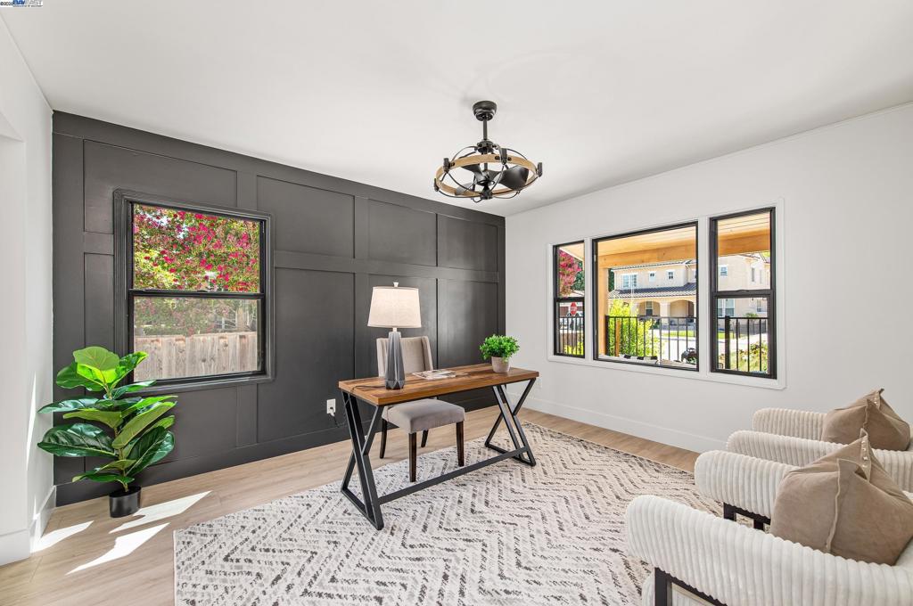 DOWNTOWN PLEAS. - Residential