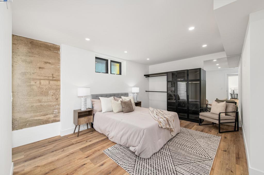 DOWNTOWN PLEAS. - Residential