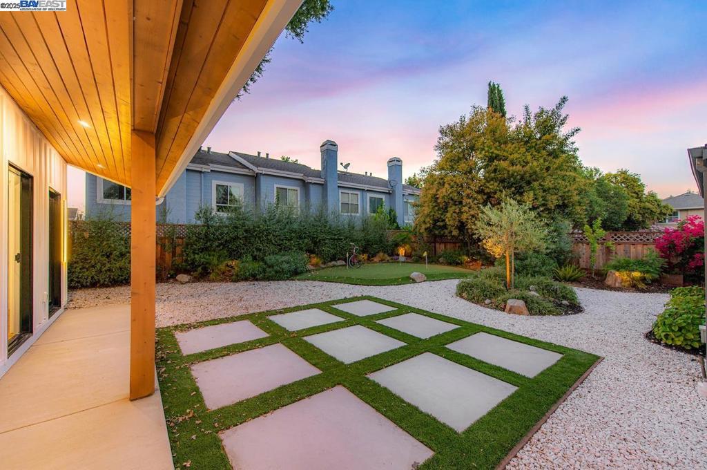 DOWNTOWN PLEAS. - Residential