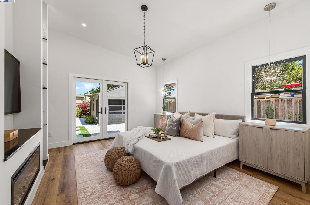 DOWNTOWN PLEAS. - Residential