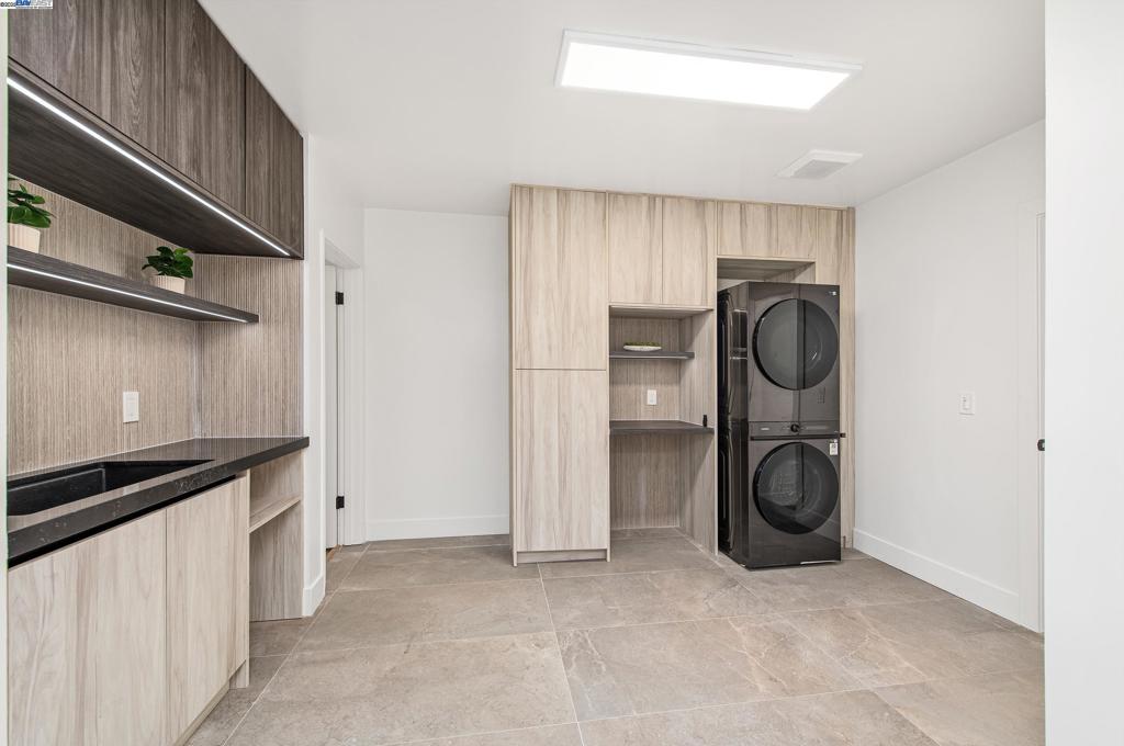 DOWNTOWN PLEAS. - Residential