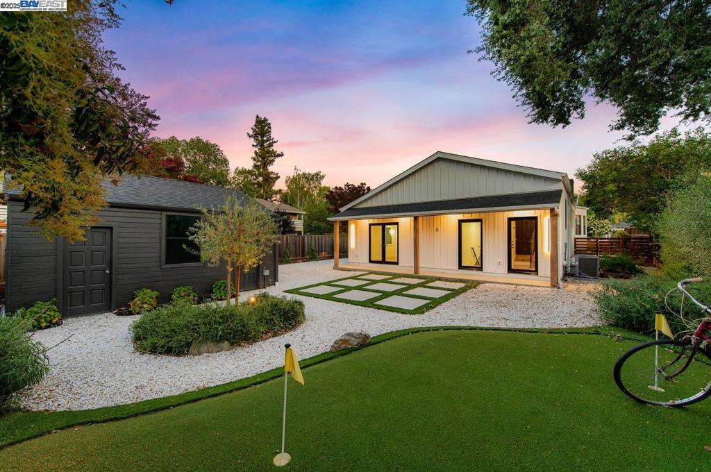 DOWNTOWN PLEAS. - Residential