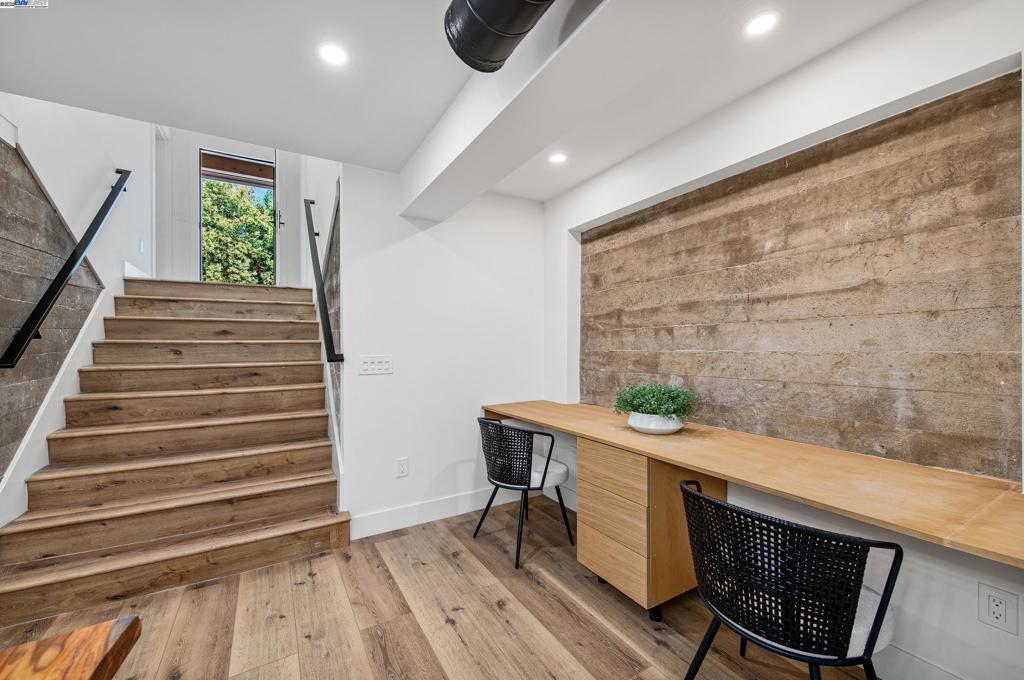 DOWNTOWN PLEAS. - Residential