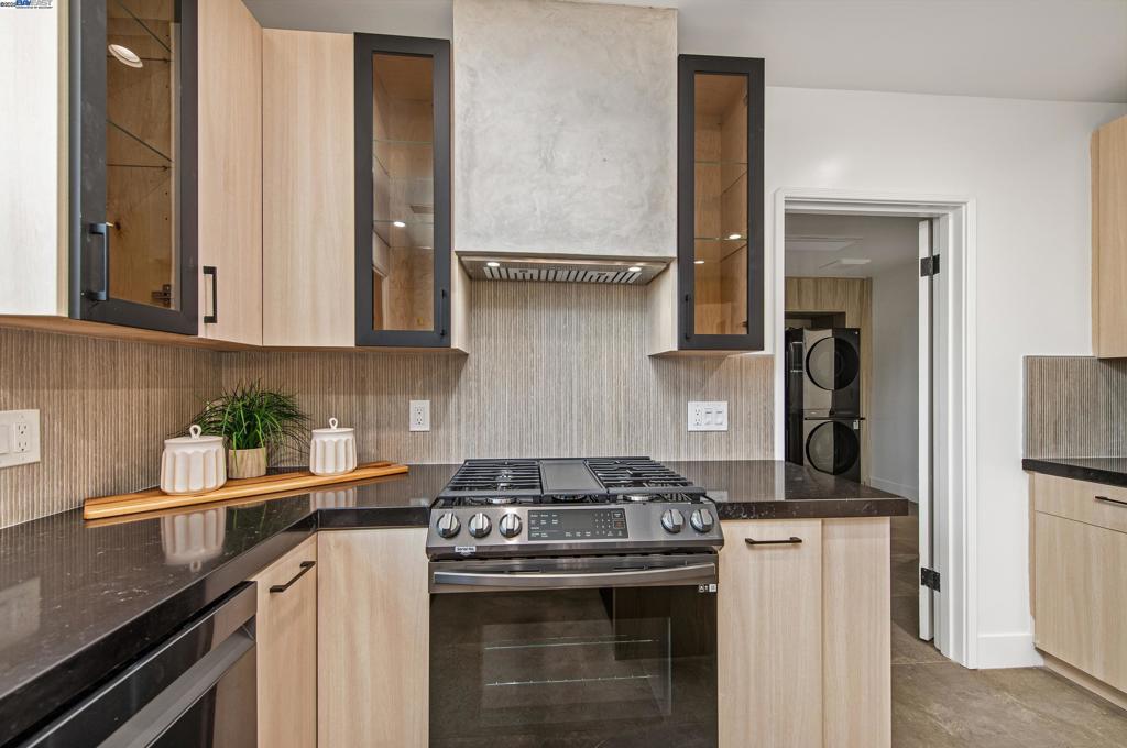 DOWNTOWN PLEAS. - Residential