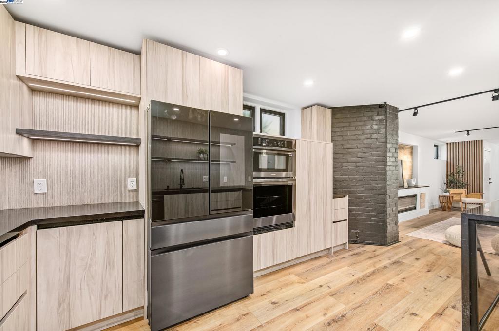 DOWNTOWN PLEAS. - Residential