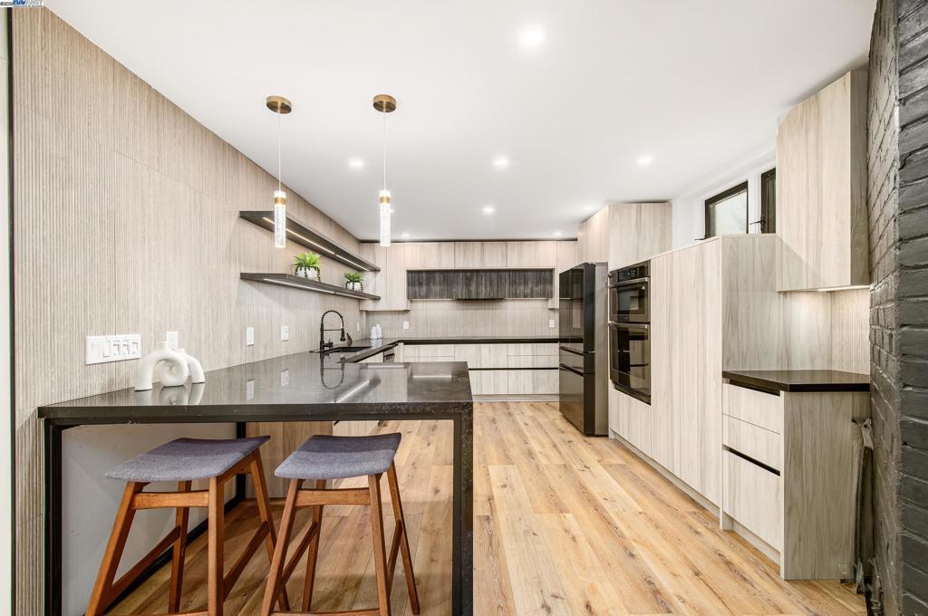 DOWNTOWN PLEAS. - Residential