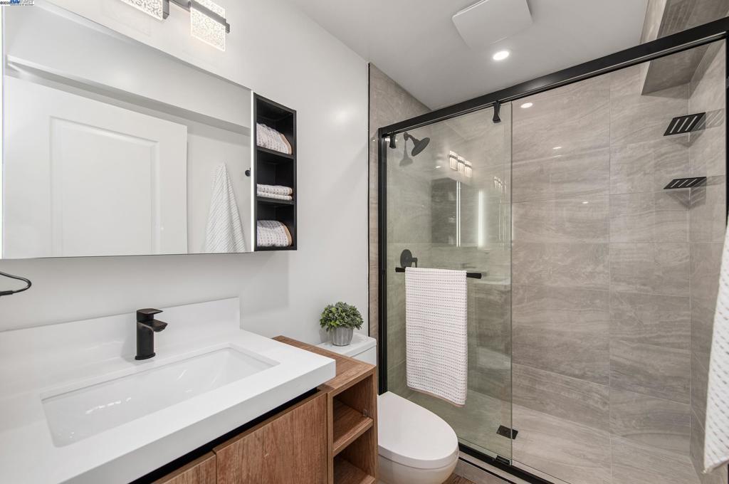 DOWNTOWN PLEAS. - Residential